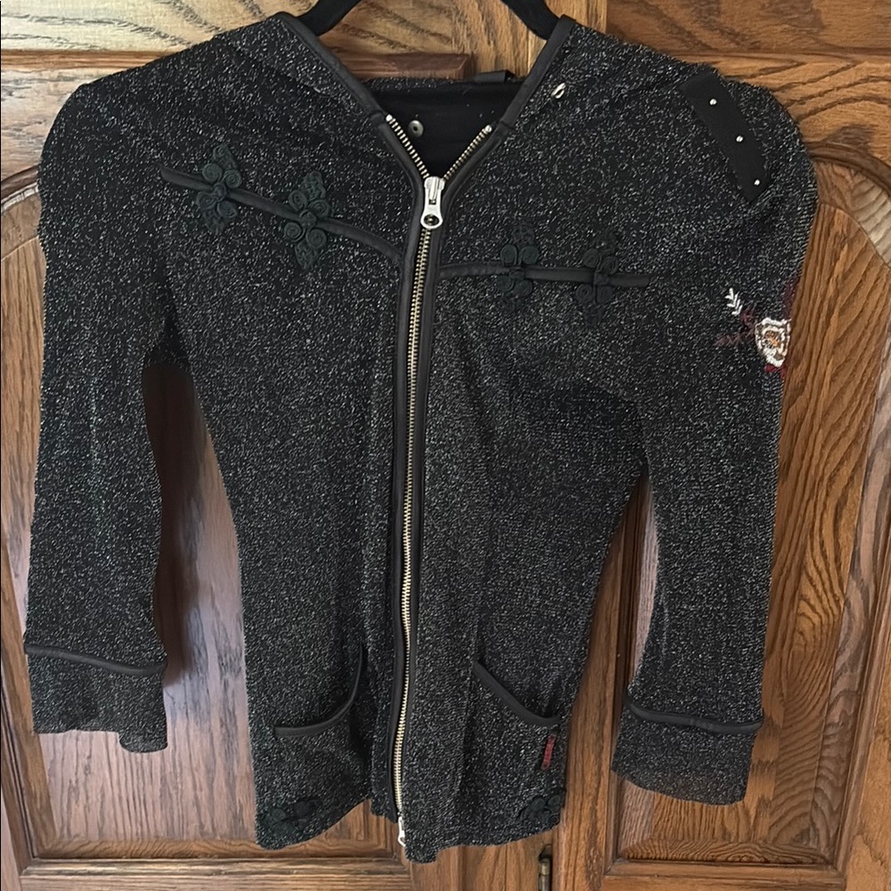 Stylish Black and Silver Women’s 3/4 sleeve Hoodie With a Flower and Brocade